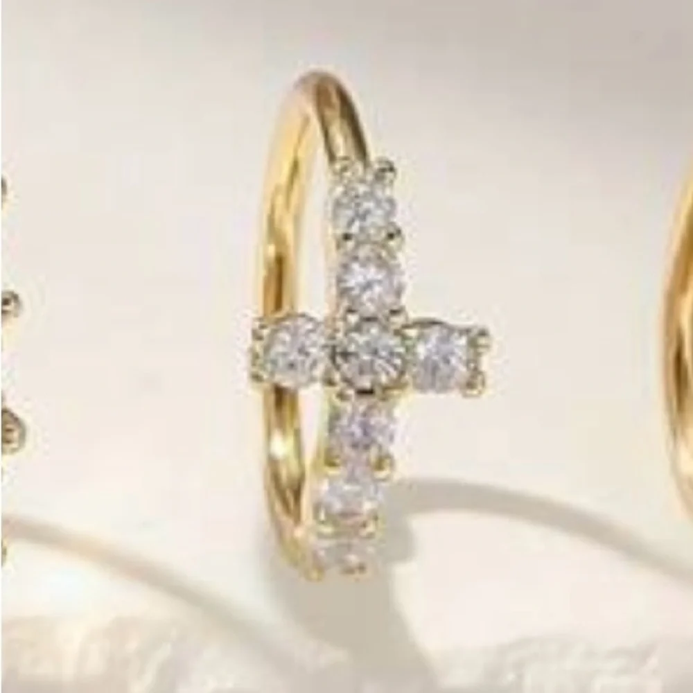 Nose Ring- Cubic Zirconia Nose Cuff Copper Nose Ring. Gold Tone Cross. NWT - Picture 3 of 9